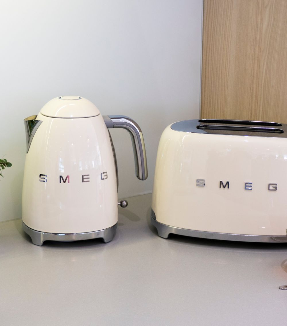 S R Originals - SMEG Retro Kettle